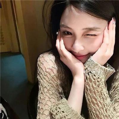 像两滴水
